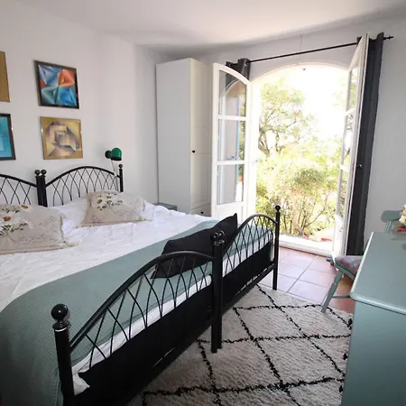 Les Bancaous Climatisee Pour 6 Personnes Avec Piscine Privee Dans Le Domaine De Valcros A Villa La Londe-les-Maures