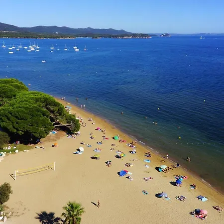 Villa Les Bancaous Climatisee Pour 6 Personnes Avec Piscine Privee Dans Le Domaine De Valcros A La Londe-les-Maures