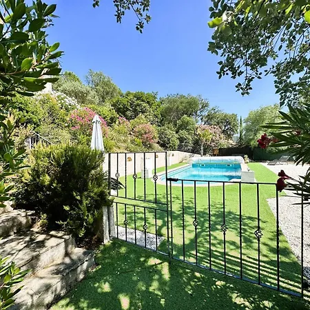 Les Bancaous Climatisee Pour 6 Personnes Avec Piscine Privee Dans Le Domaine De Valcros A La Londe-les-Maures