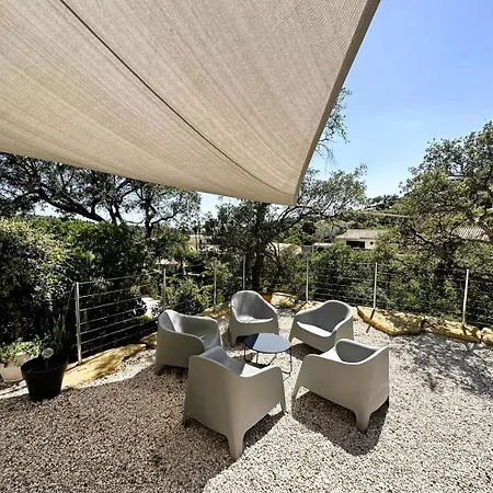 Les Bancaous Climatisee Pour 6 Personnes Avec Piscine Privee Dans Le Domaine De Valcros A