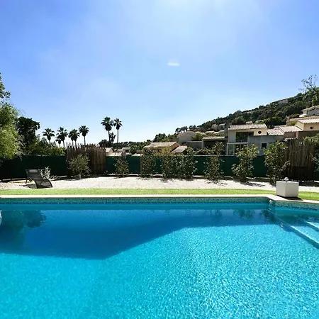 Les Bancaous Climatisee Pour 6 Personnes Avec Piscine Privee Dans Le Domaine De Valcros A Villa *