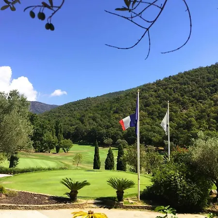 Les Bancaous Climatisee Pour 6 Personnes Avec Piscine Privee Dans Le Domaine De Valcros A La Londe-les-Maures